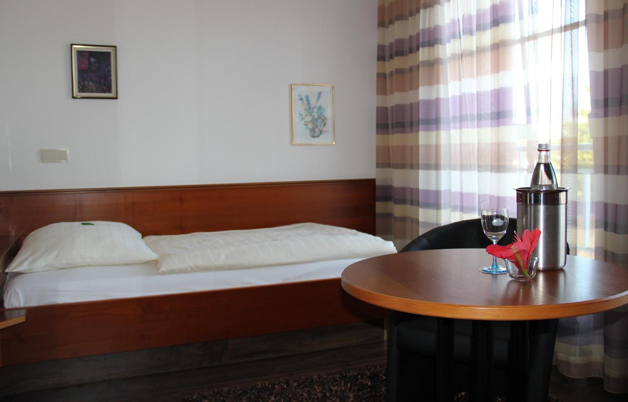 Classic Hotel Kaarst Kültér fotó